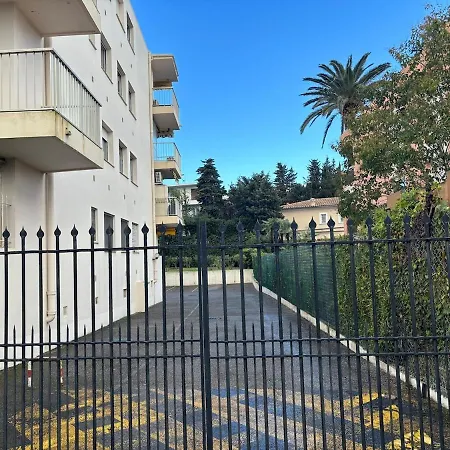 Peaceful Seaside Getaway 500 M From The Beaches Apartment Antibes