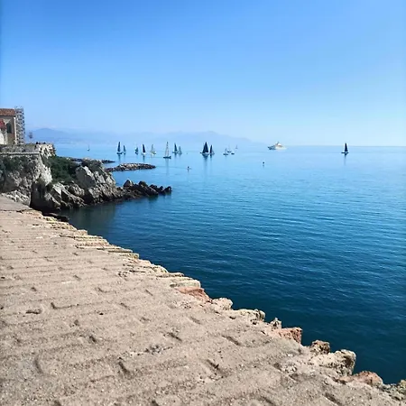 Apartamento Peaceful Seaside Getaway 500 M From The Beaches Antibes